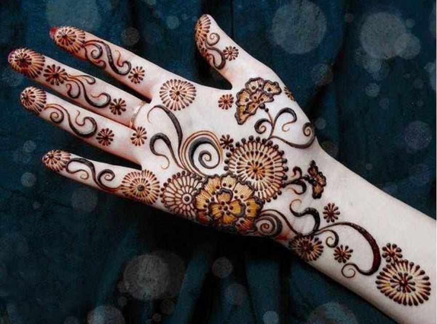 Diseños árabes mehndi para manos llenas