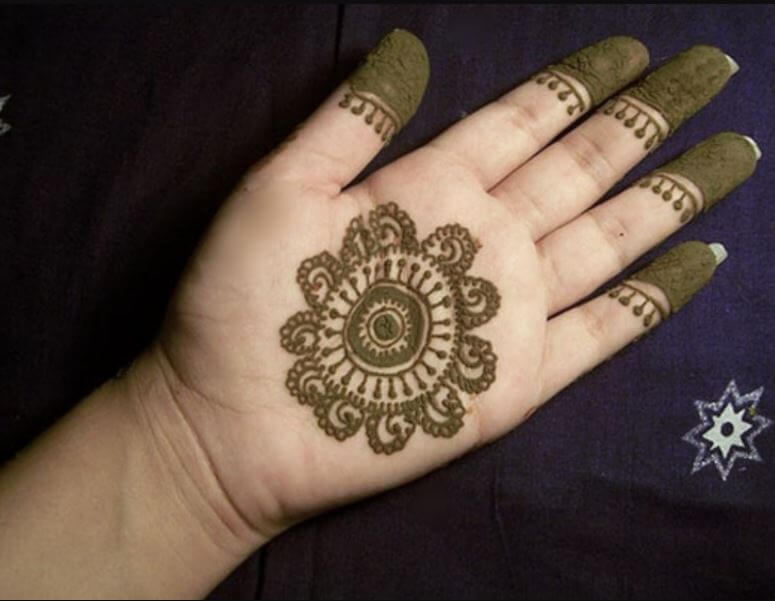 Diseños simples de cono Mehndi para manos