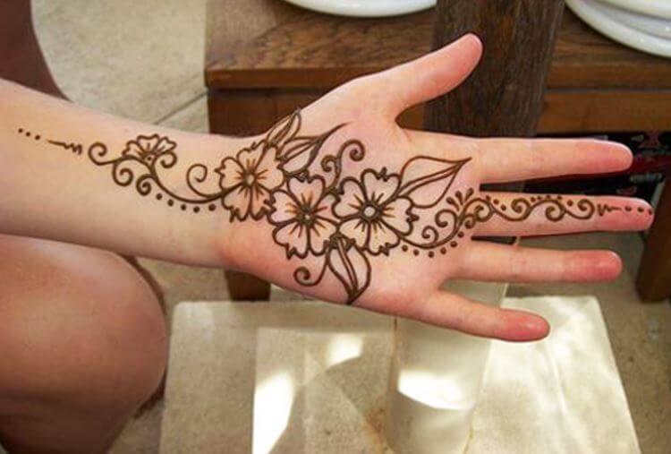 Diseños simples de Mehndi para niñas