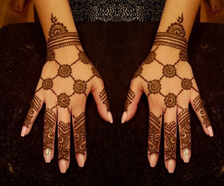 Imágenes de diseños simples de Mehndi para manos