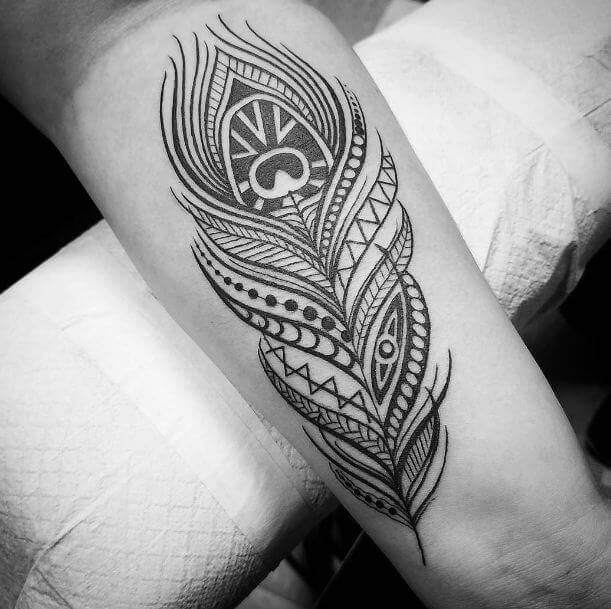 Tatuaje De Pluma Tribal