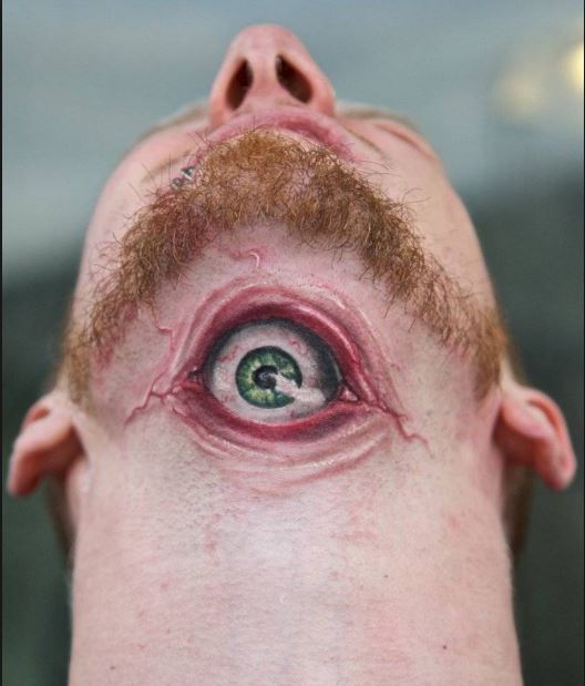 Diseño de tatuajes de cuello de ojos para hombres