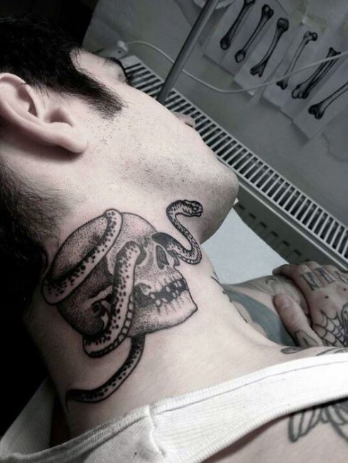 Tatuajes De Serpiente Y Calavera En La Espalda