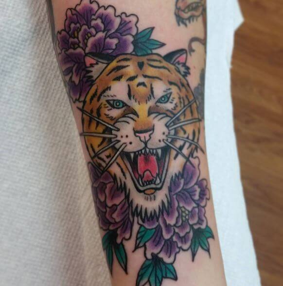 Tatuaje de tigre en el brazo 6