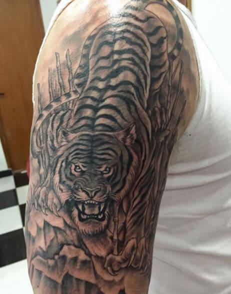 Tatuaje de tigre en el brazo 3