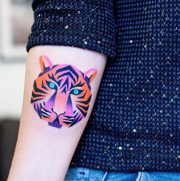 Tatuaje de tigre en el brazo 15