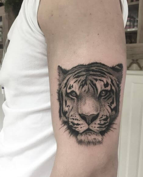 Tatuaje de tigre en el brazo 19