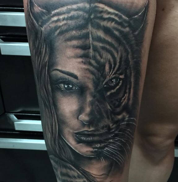 Tatuaje de tigre en el brazo 17