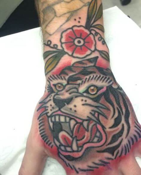 Tatuaje de tigre en el brazo 26