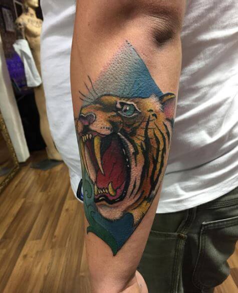 Tatuaje de tigre en el brazo 30