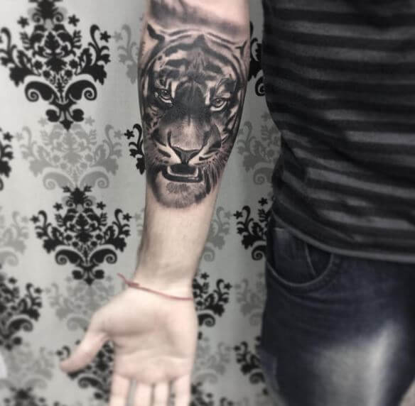 Tatuaje de tigre en el brazo 31