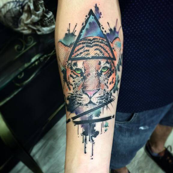 Tatuaje de tigre en el brazo 34