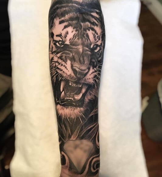 Tatuaje de tigre en el brazo 41