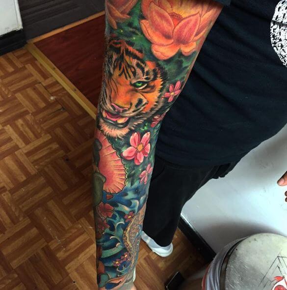 Tatuaje de tigre en el brazo 42