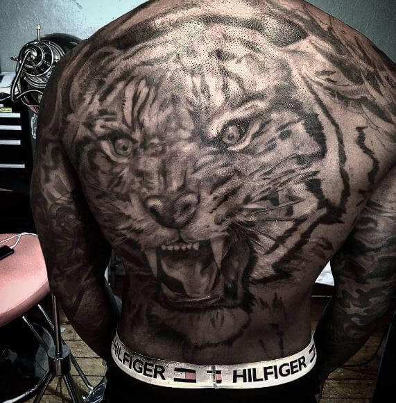 Tatuaje de tigre en la espalda 2