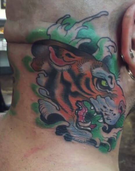 Tatuaje De Tigre En El Cuello