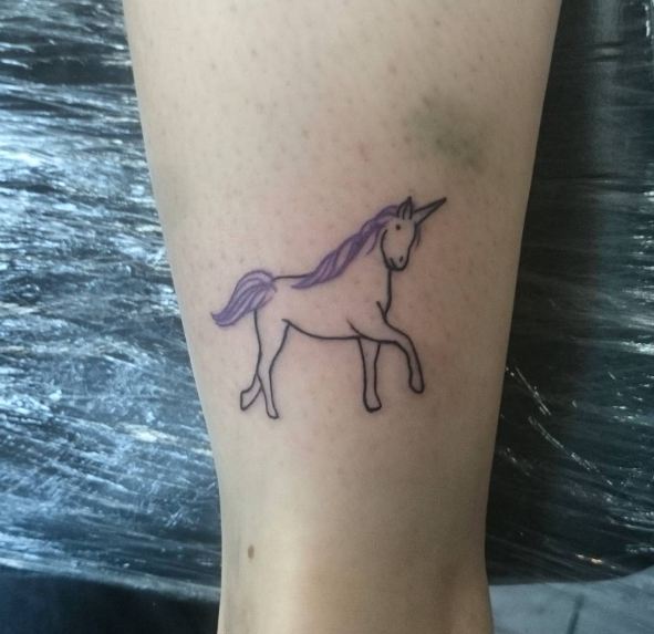 Tatuaje De Unicornio En La Pantorrilla