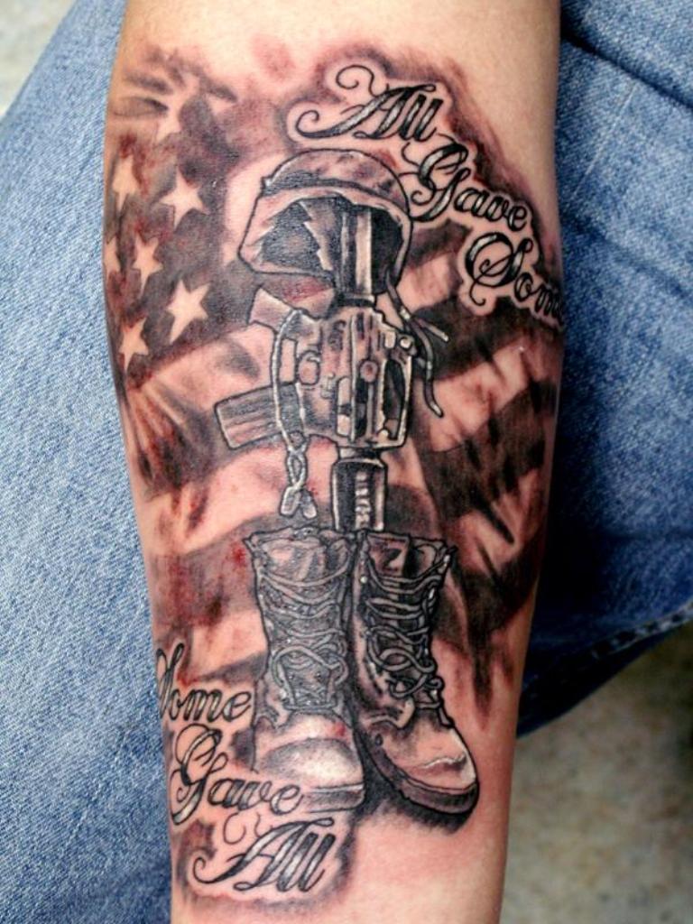 Tatuaje en el antebrazo, bandera conmemorativa del ejército americano