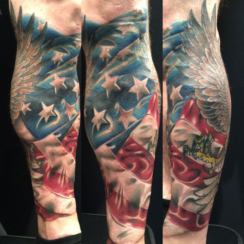 Tatuaje en la pierna, bandera de águila calva americana