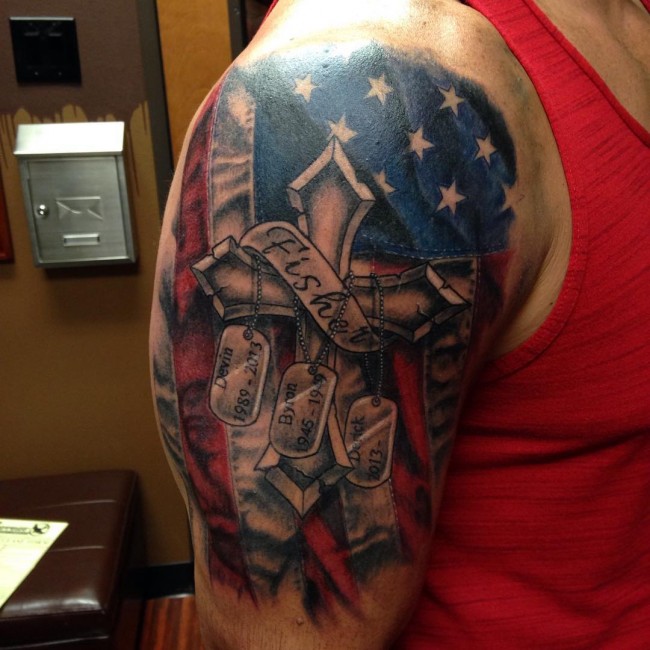 Tatuaje en el brazo, bandera del ejército, hermosa