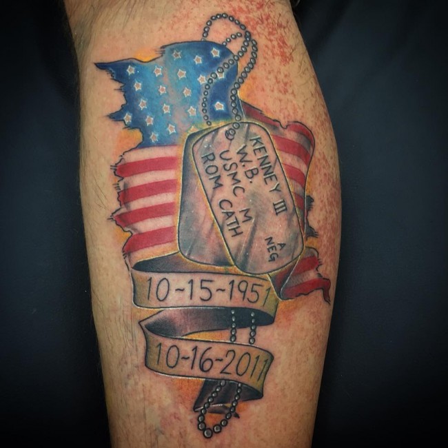Tatuaje en el brazo, bandera americana conmemorativa