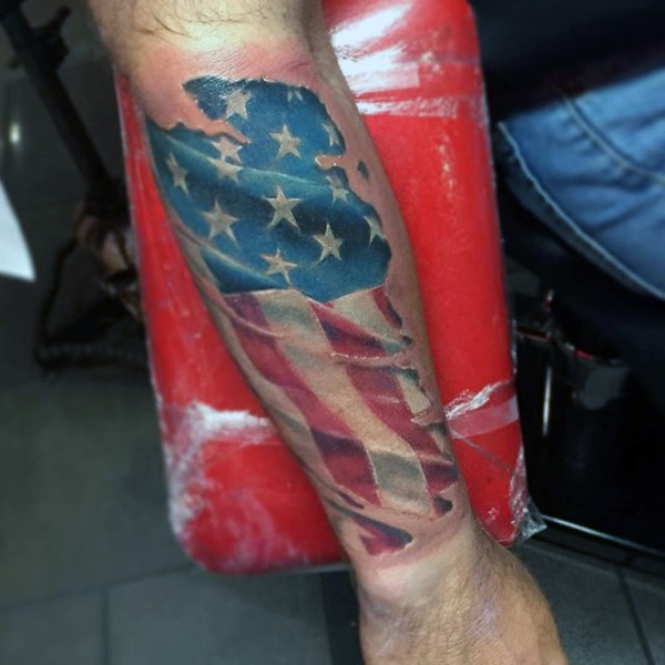 Tatuaje en el antebrazo 3D de la bandera americana para hombres