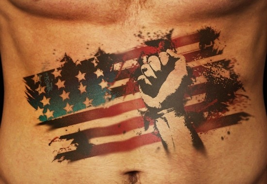 Impresionante tatuaje patriótico de la bandera americana