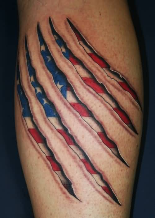 Tatuaje patriótico de la bandera de Estados Unidos en la piel rasgada