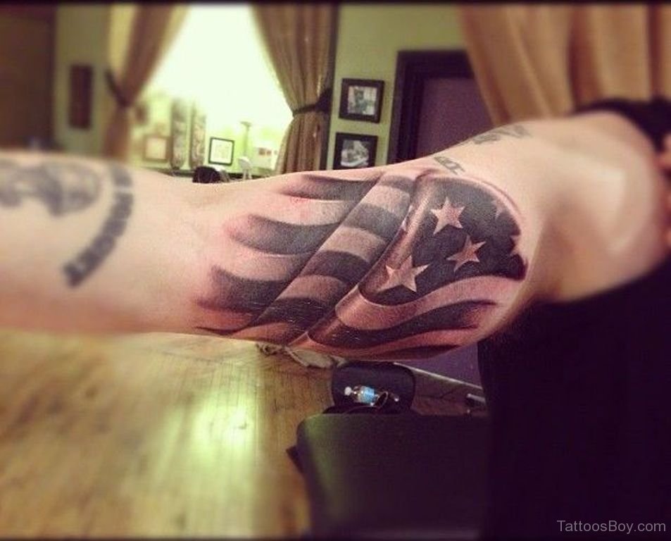 Tatuaje en el antebrazo, bandera de Estados Unidos maravillosa