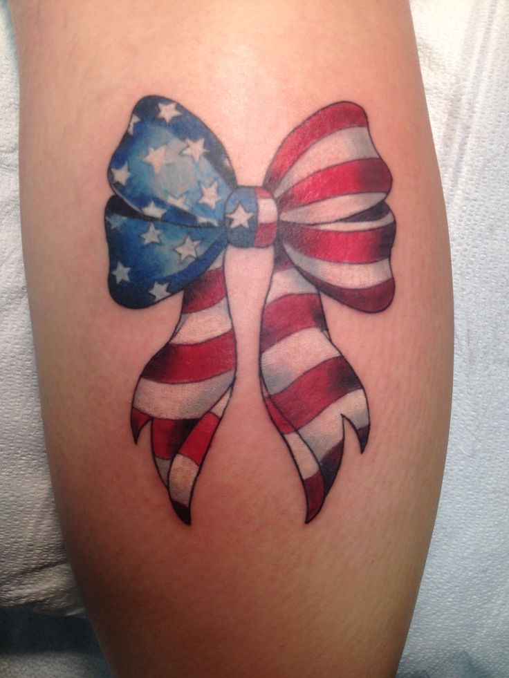 Tatuaje en el brazo, bandera de Estados Unidos