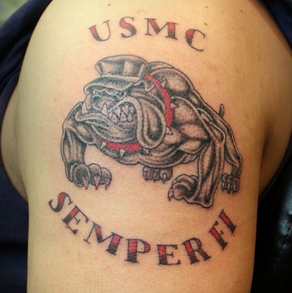 Diseño enojado de tatuajes USMC Buldog