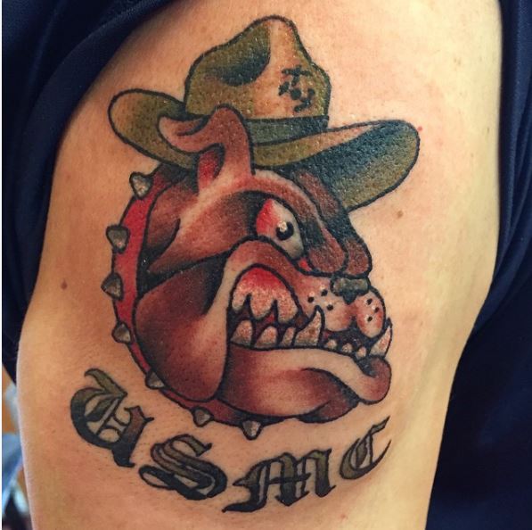 Mejores diseños e ideas de tatuajes de USMC y Buldog