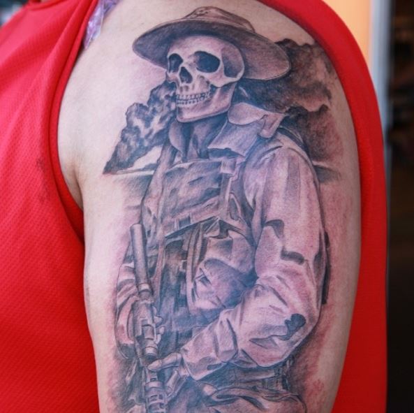 Bonito diseño de tatuajes de calavera Marine Corps