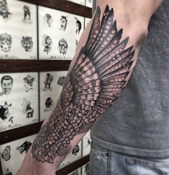 Tatuaje de ala en el brazo 2