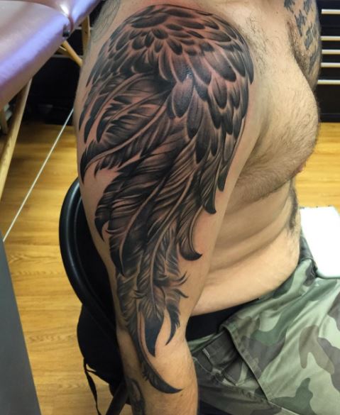 Tatuaje de ala en el brazo 9