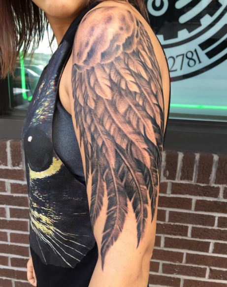 Tatuaje de ala en el brazo 8