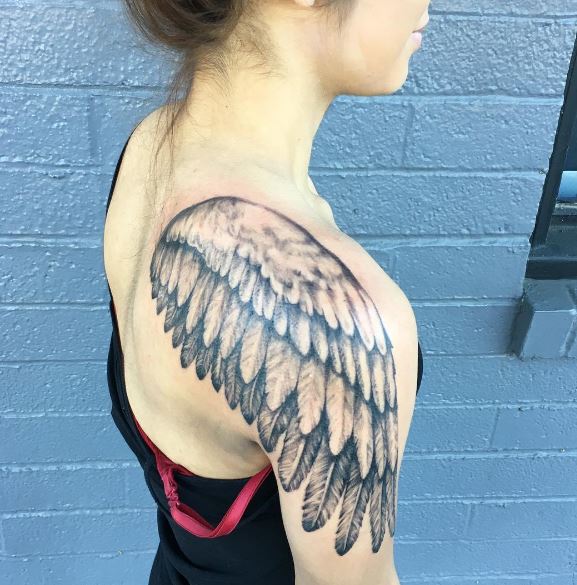 Tatuaje de ala en el brazo 10