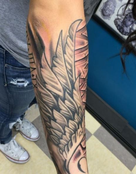 Tatuaje de ala en el brazo 3
