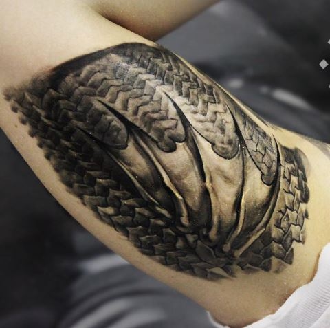Tatuaje de ala en el brazo 14