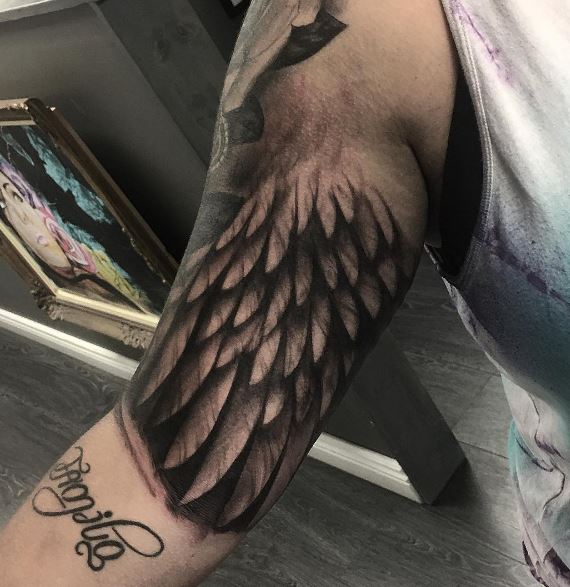 Tatuaje de ala en el brazo 19