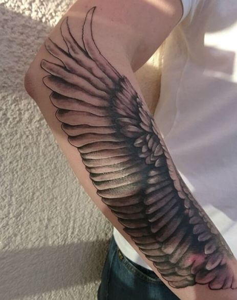 Tatuaje de ala en el brazo 22