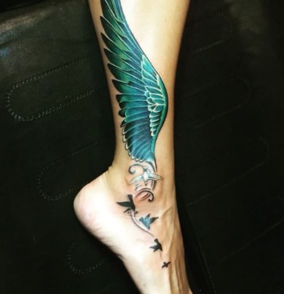 Tatuaje de ala en la pierna 2
