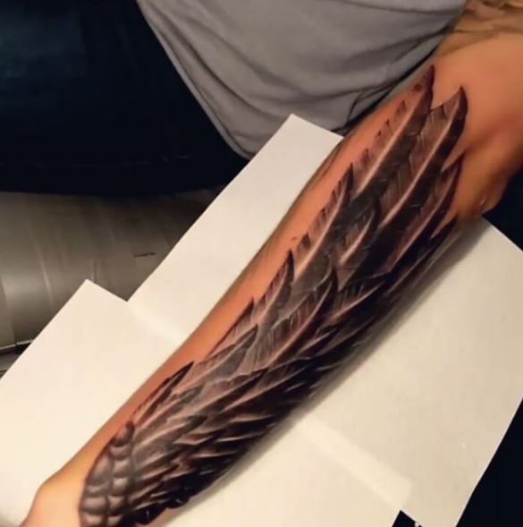 Tatuaje de ala en el brazo 23
