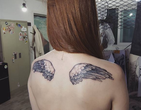 Tatuaje de ala en la espalda 3
