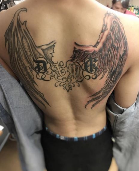 Tatuaje de ala en la espalda 8