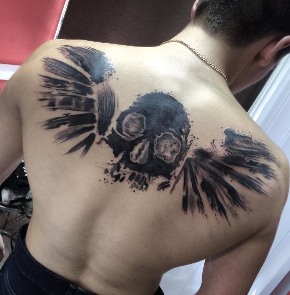 Tatuaje de ala en la espalda 11