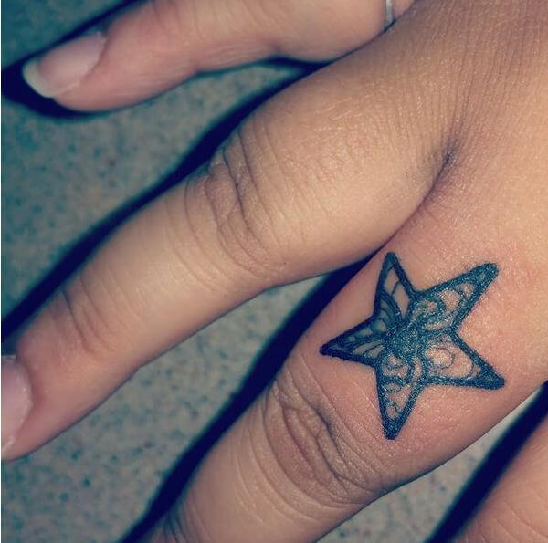Tatuaje De Estrella Negra