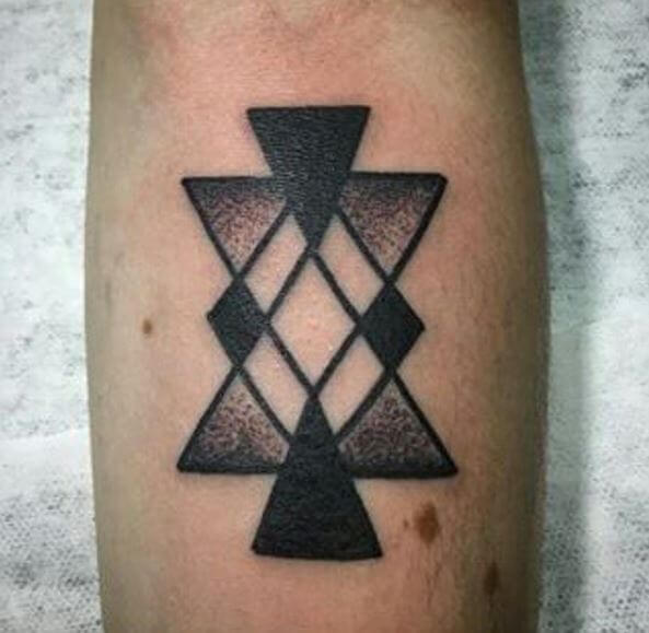 Mejores diseños e ideas de tatuajes de triángulos