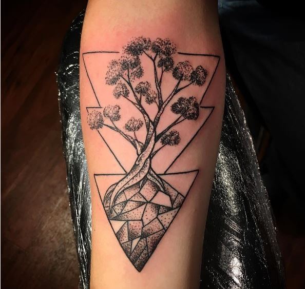 Diseño de tatuaje de triángulo bonsai