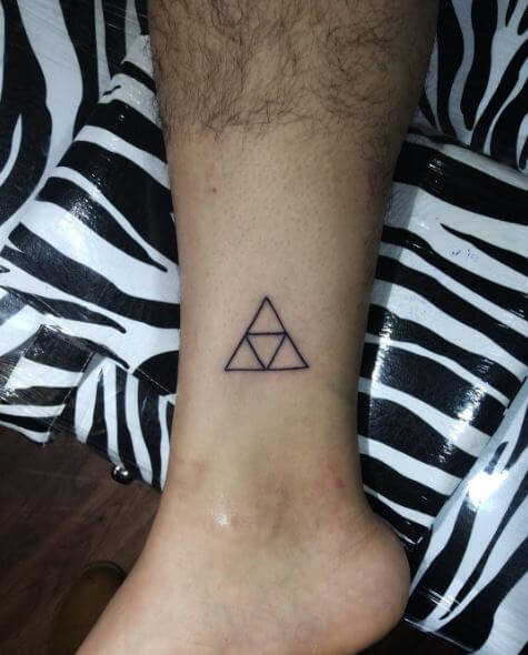Diseño e ideas de tatuajes de triángulo pequeño